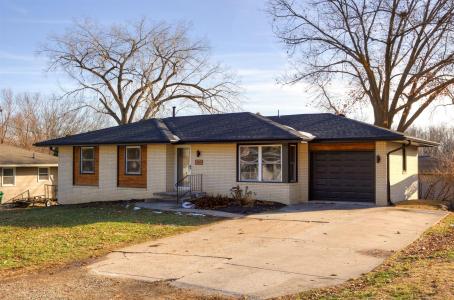 303 W Mckinney Street, Runnells, Iowa 50237, USA