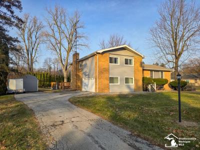 3334 Woodmont, Lambertville, Michigan 48144, USA