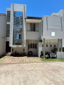 Av. Los Cusis a 50 m de la Av. Banzer , Norte, Santa Cruz 00001, Bolivia