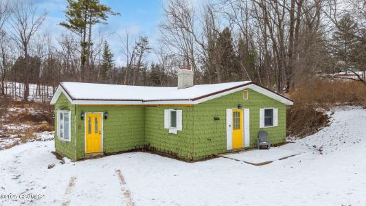 742 Chestnut Road, Millville, Pennsylvania 17846, USA