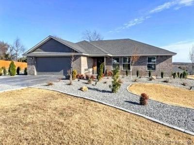 2000 N Sunset Strip, Tahlequah, Oklahoma 74464, USA