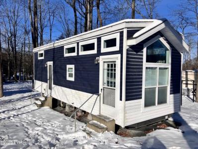 106 Village Drive West, Milford, Pennsylvania 18337