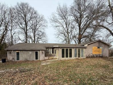 11035 Avery Road, West Frankfort, Illinois 62896, USA