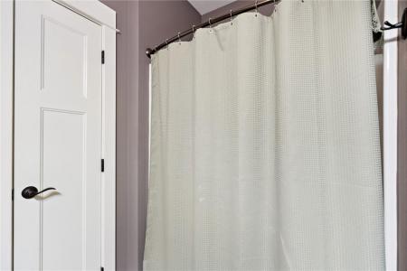 380 Ascot Lane, Robins, Iowa 52328, USA