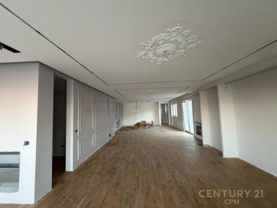 Liqeni i Thatë, Tirana, Albania