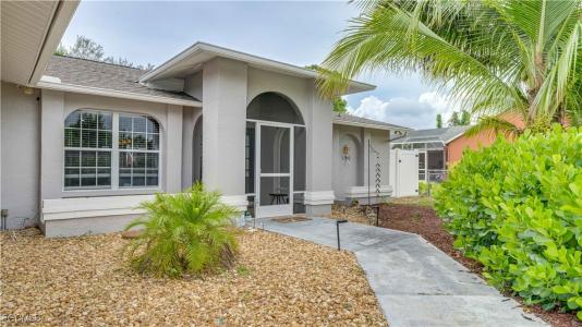 517 Hibiscus Avenue, Lehigh Acres, Florida 33972, USA