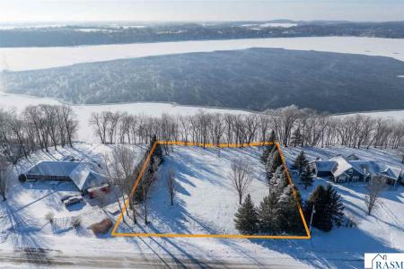 48901 North Shore Road, Waterville, Minnesota 56096, USA