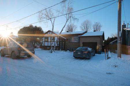 3540 Rue Adélaïde, Longueuil (Saint-Hubert), Quebec J3Y 4W7, Canada