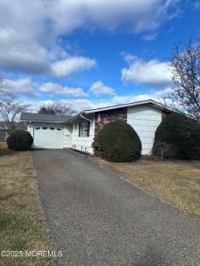 25 Robinson Road, Brick, NJ 08724, USA