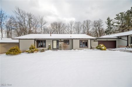 6942 Woodwalk Drive, Brecksville, Ohio 44141, USA