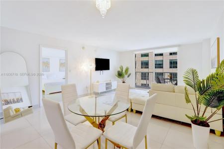 1200 Brickell Bay Dr , 2504, Miami, Florida 33131, USA