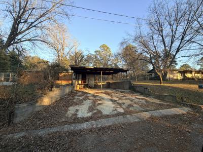 409 Ouachita 15, Chidester, Arkansas 71726-8172, USA