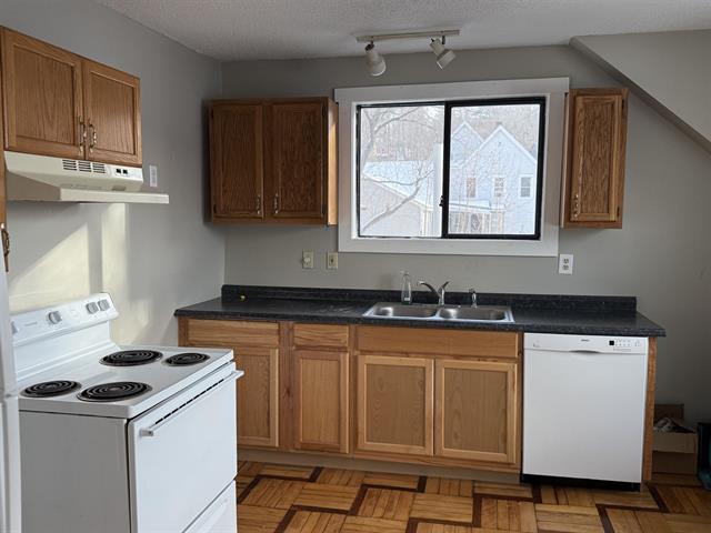 60 Elkins St, Franklin, 新罕布夏州 03235, 美國