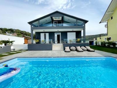 Kuzum Baba, Vlorë, Albania