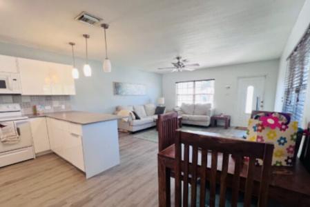 41, PALM SPRINGS SPACIOUS ONE BED - RARE FIND, South Sound, Grand Cayman, ケイマン諸島
