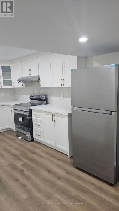 9 VICKERY STREET EAST, Whitby, Ontario L1P 0L1, Canada