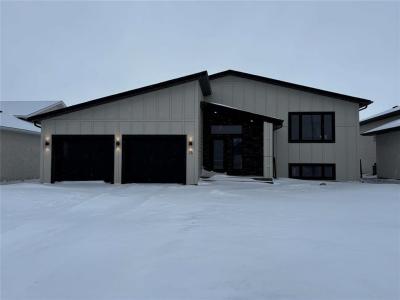 75 HARVEST BAY, Blumenort, Manitoba R5G 0C1, Canada