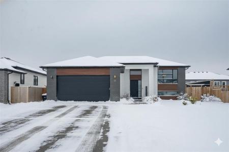 13 GLACIER BAY, Steinbach, Manitoba R5G 0Z5, Canada