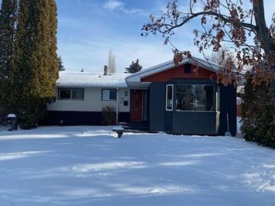7 STIRLING CLOSE, Red Deer, Alberta T4N 0A8, Canada