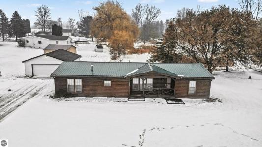1283 S Waldron Road, Crystal, Michigan 48818, USA