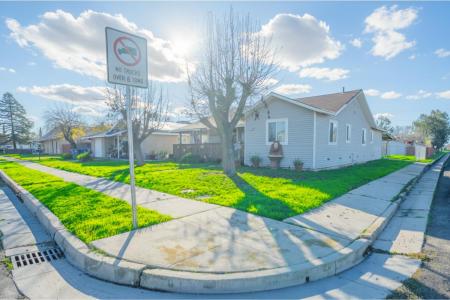 1202 Golden Gate Avenue, Dos Palos, California 93620, USA