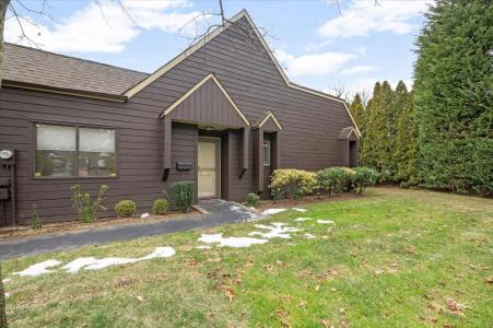 22 SO. Gate Circle, Massapequa Park, NY 11762, USA