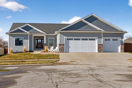 325 Hawthorne Circle, Gilbert, Iowa 50105, USA