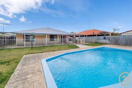147 Peelwood Parade, Halls Head, WA 6210, Australia
