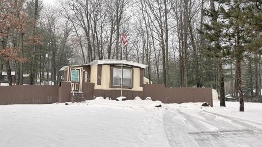 682 Pine, Harrison, Michigan 48625, HOA KỲ