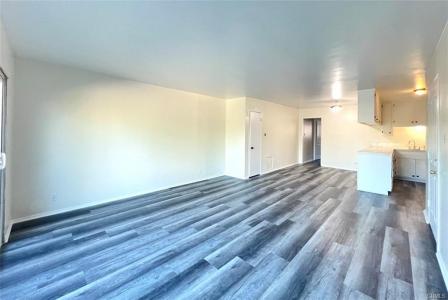 406 W. Regent #13, Inglewood, California 90301, USA