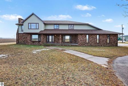 6386 E Washington, Ithaca, Michigan 48847, USA