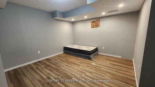 7977 HACKBERRY TRAIL, Niagara Falls, Ontario L2H 0P1, Canada