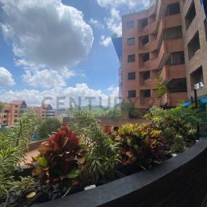 3 Apartamento remodelado en Venta Lomas de la Alameda, Caracas, Miranda 2001, Venezuela