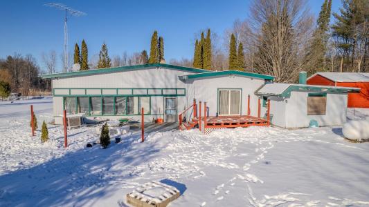 8911 Ora Lake Road, Hale, Michigan 48739, USA