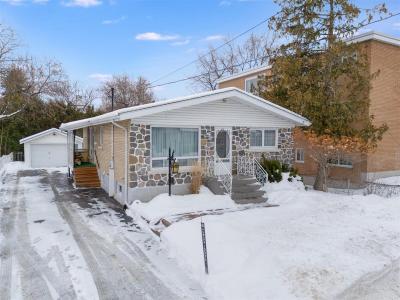 129  4e Avenue, Sherbrooke (Fleurimont), Québec J1G 2L2, Canada