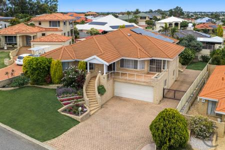 4 Albatross Close, Halls Head, WA 6210, Australia