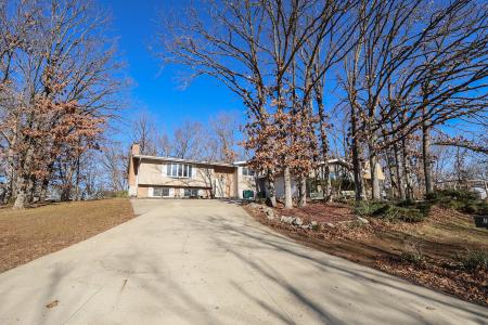 1612 Parkwood Drive, Moberly, Missouri 65270, USA