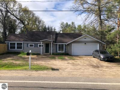 2948 E Michigan Highway, Roscommon, Michigan 48653, USA