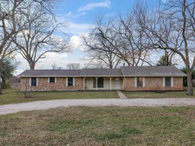 514 Dallas Street, Italy, Texas 76651, USA