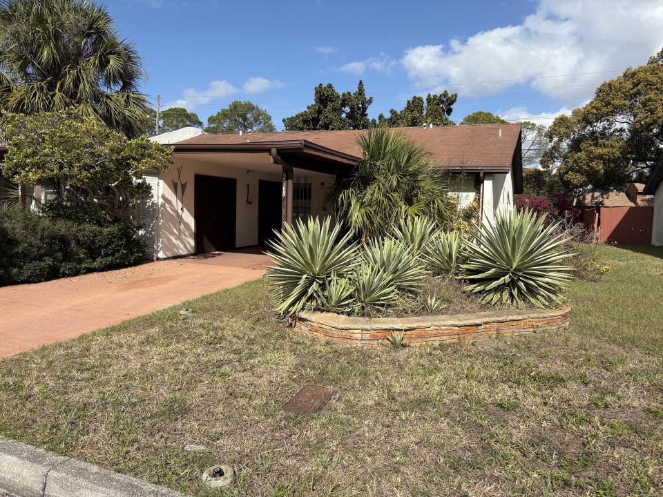 2068 SUNSET GROVE LANE, Clearwater, Florida 33765, USA