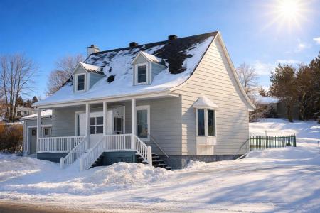 654  Rue St-Joseph, Lévis (Desjardins), Québec G6V 1J4, Canada