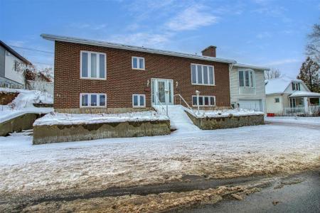 262-264  Rue Perreault E., Rouyn-Noranda, 魁北克省 J9X 3C6, 加拿大