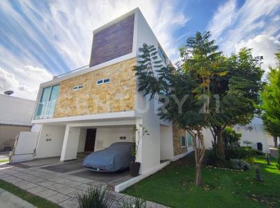 Casa en renta en Parque Yucatán, en esquina, Lomas de Angelópolis, Puebla 1,, San Andrés Cholula, Puebla 72830, Mexico