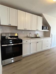 1011 Hudson, Iowa City, Iowa 52246, USA