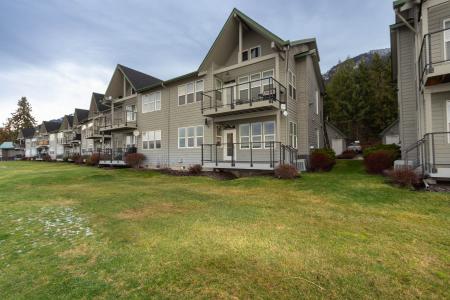 46700 Highway 200 Unit #302, Hope, Idaho 83836, USA