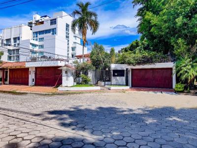 AV.SAN MARTIN ENTRE 2DO Y 3ER ANILLO CALLE 7 ESTE SN, Equipetrol, Santa Cruz 00001, 玻利维亚