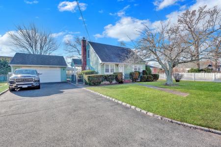 64 Nill Street, West Babylon, 뉴욕 11704, 미국