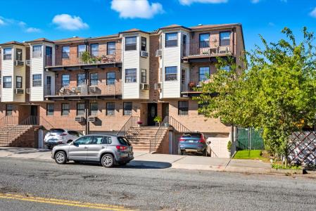 151-16 79th Street 2L3, Howard Beach, Nowy Jork 11414, USA
