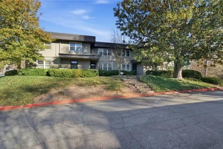 285 Lakemoore Drive NE , B, Atlanta, Georgia 30342, USA