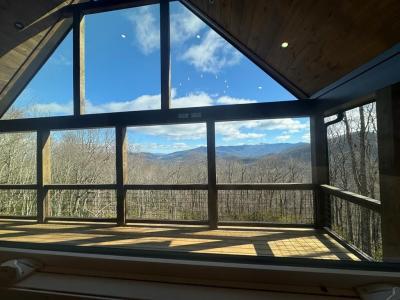 579 Overlook Loop, Young Harris, Georgia 30582, USA